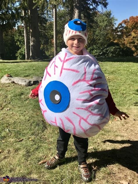 Eyeball Costume | Unique DIY Costumes