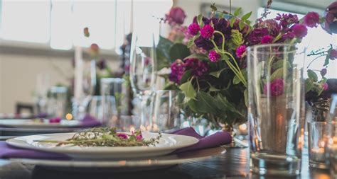 ultraviolet friendsgiving tablescape table setting centerpieces purple ...