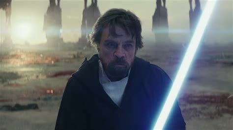 Mark Hamill Praises Star Wars Prequel Trilogy | GIANT FREAKIN ROBOT