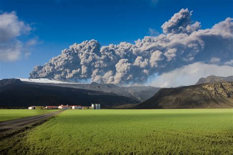 Eyjafjallajökull - HIC volcanic eruption case study video - Rayburn Tours