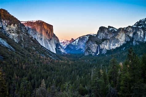 Tunnel View, Yosemite National Park at Sunset