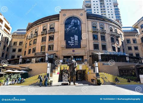 The Nelson Mandela Statue, Johannesburg, South Africa Editorial Stock ...