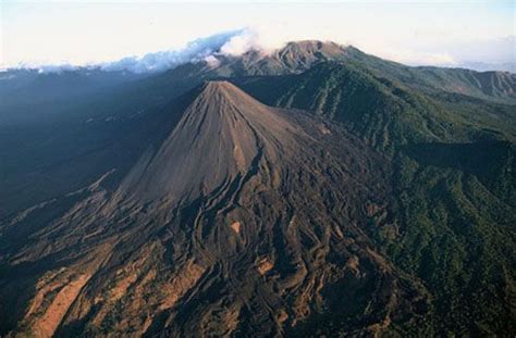 Seismic swarm at San Salvador volcano alarms authorities | El salvador ...