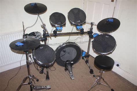 Traps E500 Full Size Electronic Drum Kit with Mesh Heads and Triggers and Reference Manual | in ...