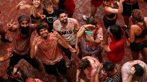 Watch: Tomato, food fights but goggles must at Spain's La Tomatina ...