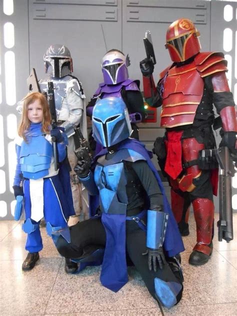 Group of Mandalorian Mercs Mandalorian Costume, Mandalorian Armor, Star Wars Fan Art, Star Trek ...