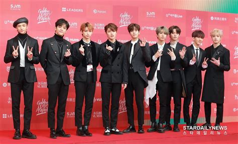 Stray Kids sul red carpet dei 33 Golden Disk Awards | Fandom, Felix, Lee