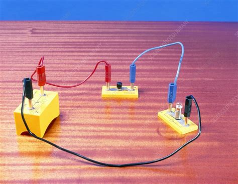Simple electrical circuit - Stock Image - C001/7336 - Science Photo Library