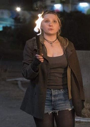 Abigail Breslin 2023 – Get Latest News 2023 Update