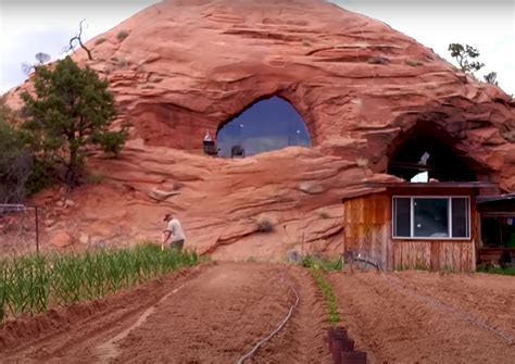 Man Spends Years Building Stunning Modern Cave Home - The Flighter