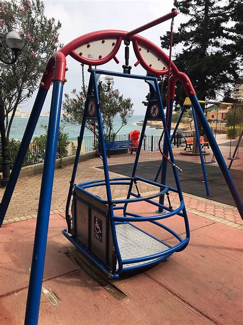 This park has a swing for wheelchair users : r/mildlyinteresting