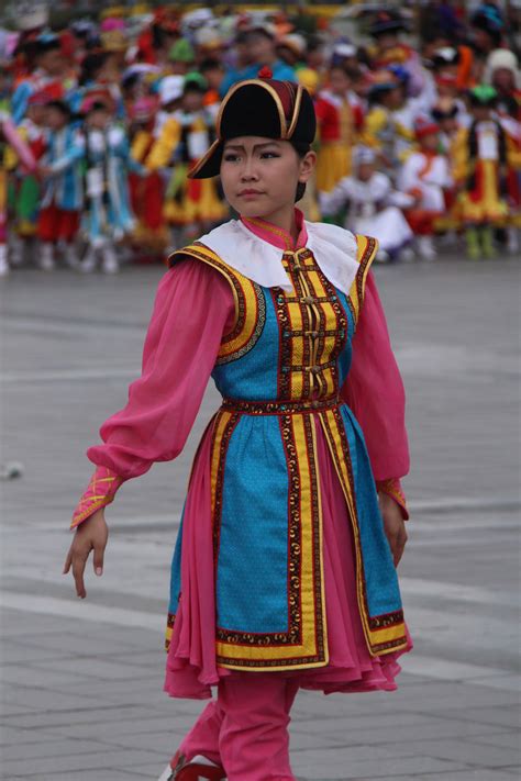 Mongolian Traditional Dress | Cultures and Clothes | Traditional dresses, Traditional outfits ...