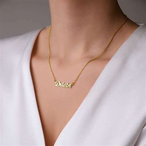 Elegant Cursive Name Necklace - Gold Electroplated