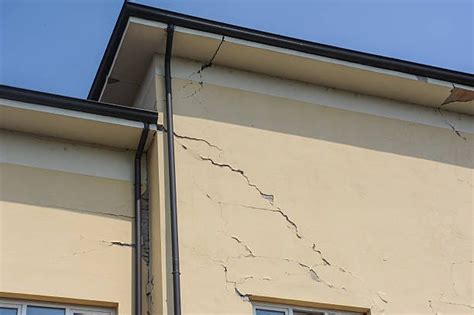 Foundation Cracks: Causes and Repair Guide – Forbes Home