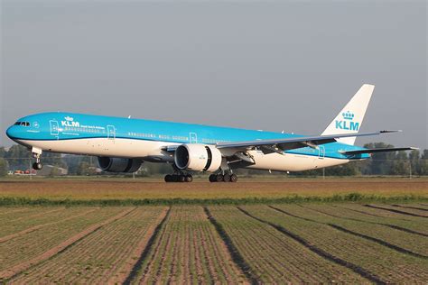 KLM Boeing 777 Experiences Engine Failure An Hour After Takeoff