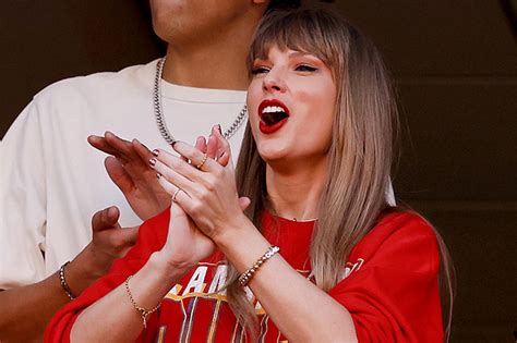 Taylor Swift VERY Distracted at Chiefs Game - Can You Blame Her?