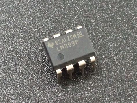 LM393 Dual Voltage Comparator - ProtoSupplies