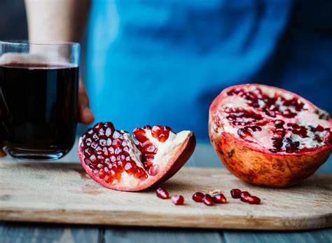 6 Amazing Pomegranate Juice Benefits—Eat This, Not That!