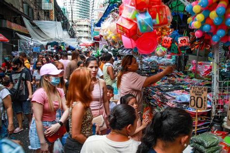 SWS: More Pinoys expect 'happy' Christmas this year | ABS-CBN News