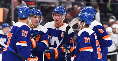 Islanders Wraparound: Volume 1 - The Hockey News New York Islanders ...