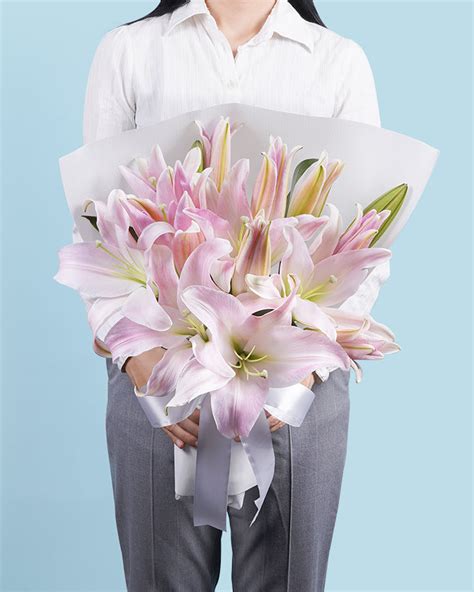 Premium Flower Bouquets - Same Day Delivery Singapore - LVLY Singapore