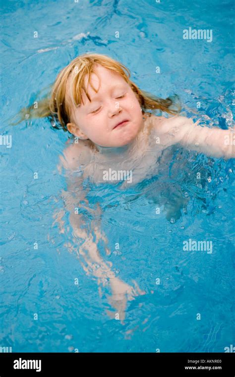 Little girl swimming in a swimming pool on holiday Stock Photo - Alamy