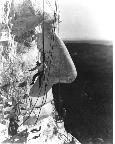 Mount Rushmore in Pictures: Mount Rushmore Construction Photos