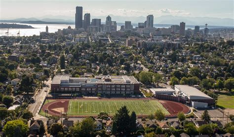 Garfield High School temporarily expels 11 linked to hazing | The Seattle Times