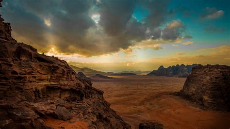 Desert and cliff, Wadi Rum, Jordan | Windows Spotlight Images