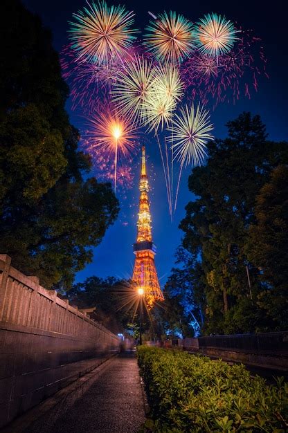 Premium Photo | Fireworks over tokyo tower at twilight in tokyo, japan