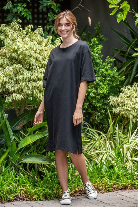 Noa Black T-shirt Dress – Sarah Feldman | Modest Apparel | Cape Town