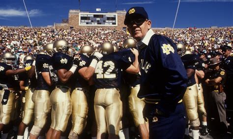 What illness is former Notre Dame coach Lou Holtz battling