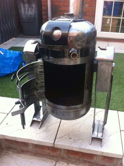 R2-D2 Wood-Burning Stove Is Beeping Awesome | Foodiggity
