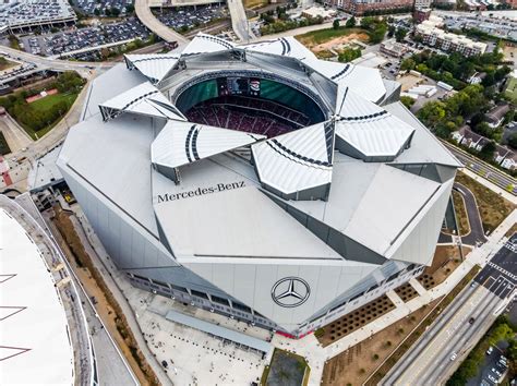 Atlanta stadium by HOK hosts NFL games under retractable "petals ...