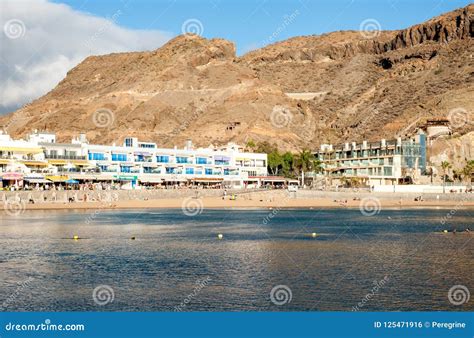 Beach in Puerto De Mogan editorial photo. Image of playa - 125471916