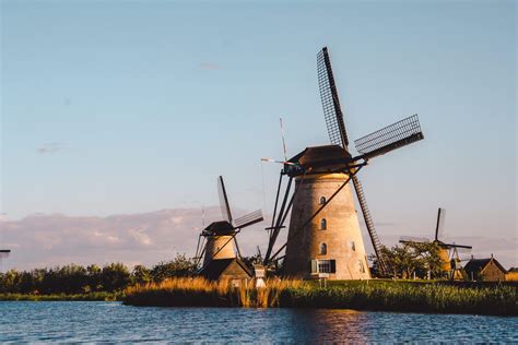 Visit the Kinderdijk windmills at Rotterdam for free (+ map) - The Orange Backpack