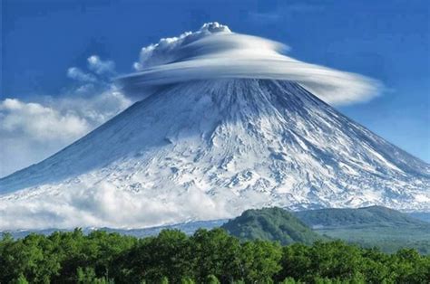 Kliuchevskoi The tallest mountain (also transliterated from Cyrillic as Klyuchevskoy, 4835M) in ...