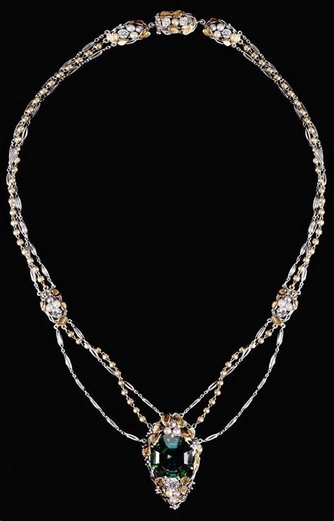 Antique and Vintage Jewellery Archives에 있는 핀