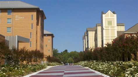 Fall 2013 Freshmen Required to live on UALR Campus | KATV