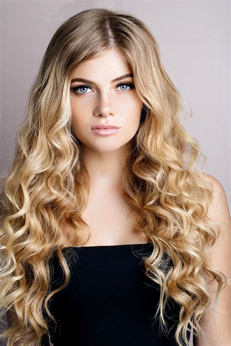 30+ Beautiful Blonde Wavy Hair Insanely | Curly weave hairstyles, Curly hair styles, Golden ...