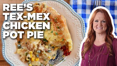 Ree Drummond's Tex-Mex Chicken Pot Pie | The Pioneer Woman | Food Network - YouTube