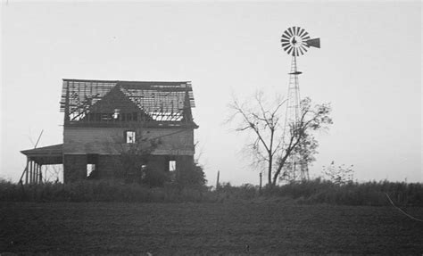 Selling the Farm: 12 Vintage Pictures of Abandoned Farms - Modern Farmer