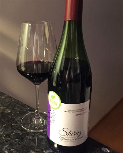 Vegan and organic Spanish red wine. Shiraz by Bodega la Encina ...