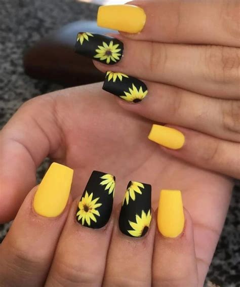 Sunflower Nail Art Aesthetic ~ Nail Art Ideas