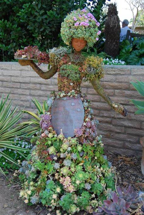 Succulent Art • Insteading | Decoration jardin, Jardin de topiaires ...