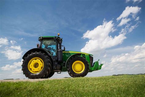 John Deere introduces new 7R and 8R series tractors - Agriland.ie