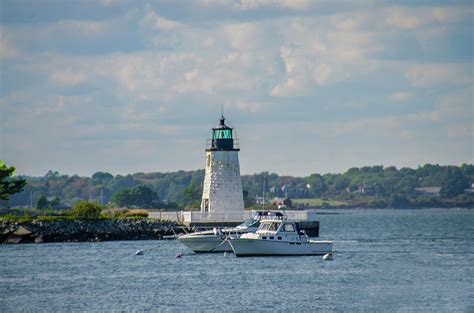 Goat Island Lighthouse - Narragansett Bay - Rhode Island Photograph by Bill Cannon