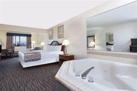 Baymont by Wyndham Columbus Rickenbacker, Ohio - a Jacuzzi suite ...