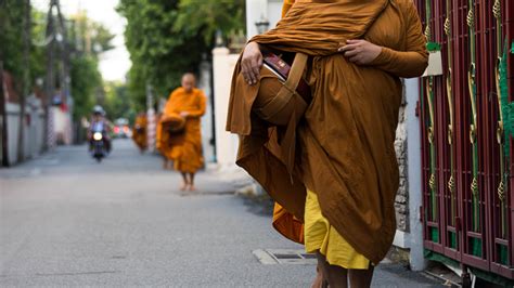 In Thailand, ‘Obesity in Our Monks Is a Ticking Time Bomb’ - The New York Times