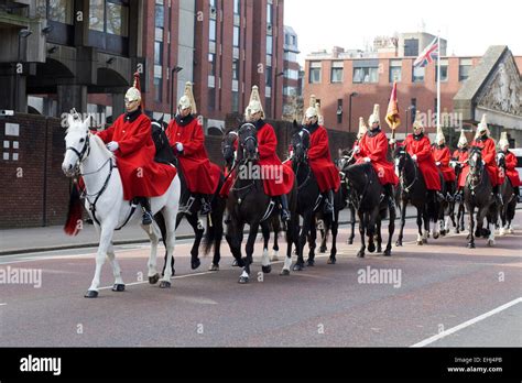 Buckingham palace guards horses hi-res stock photography and images - Alamy